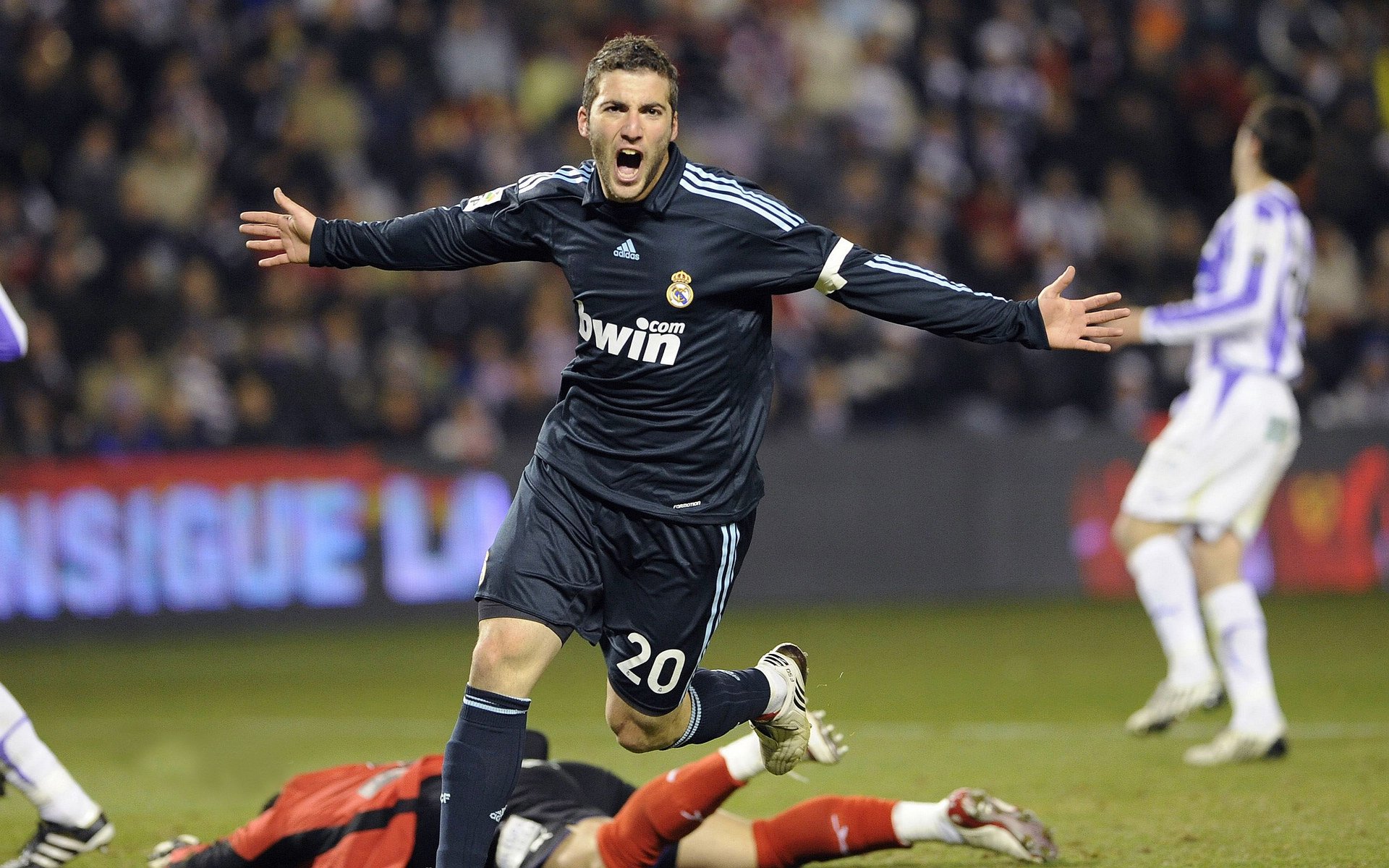 世界杯“草皮管理团队”亮相 完美场地保障赛事顺利进行